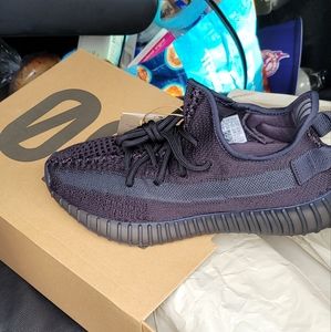 350v2 size 7.5 100% authentic with box ds